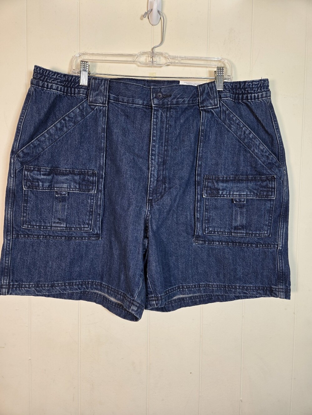 St Johns Bay Mens Denim Hiking Shorts Size 42 7" Inseam NWT